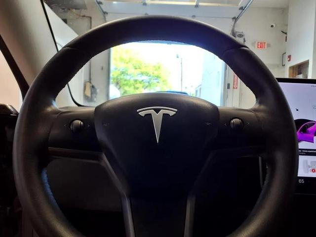 Photo of 2020 BLK Tesla Model 3