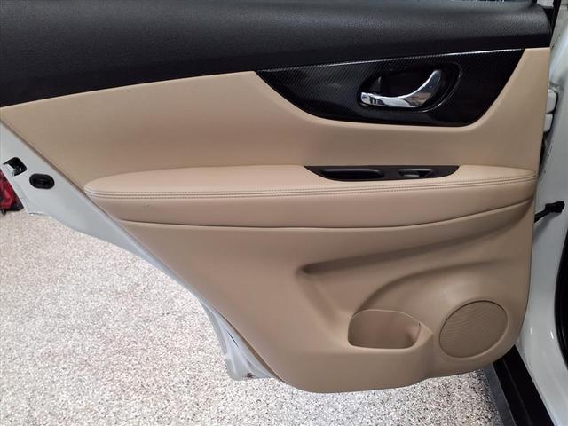 Photo of 2017 WHI Nissan Rogue