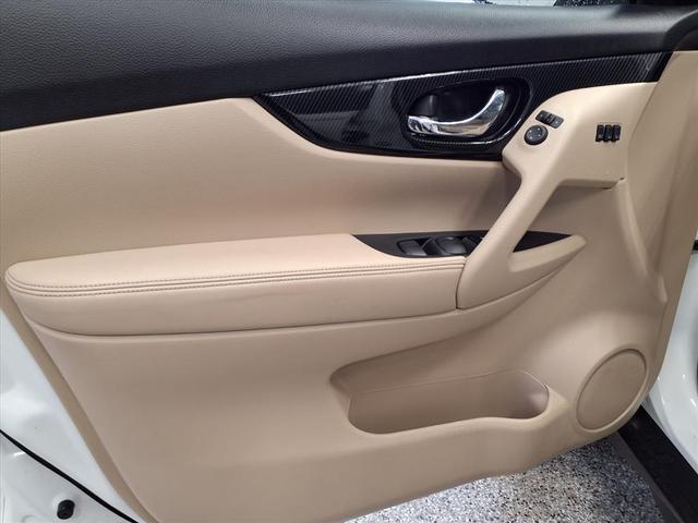 Photo of 2017 WHI Nissan Rogue