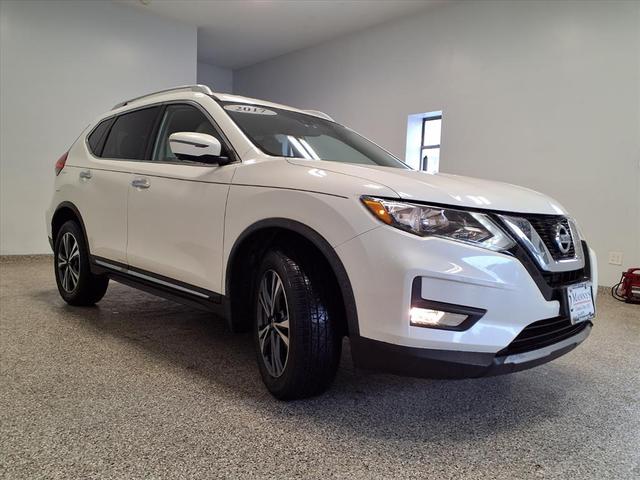 Photo of 2017 WHI Nissan Rogue