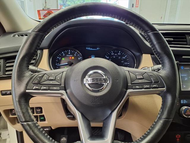 Photo of 2017 WHI Nissan Rogue