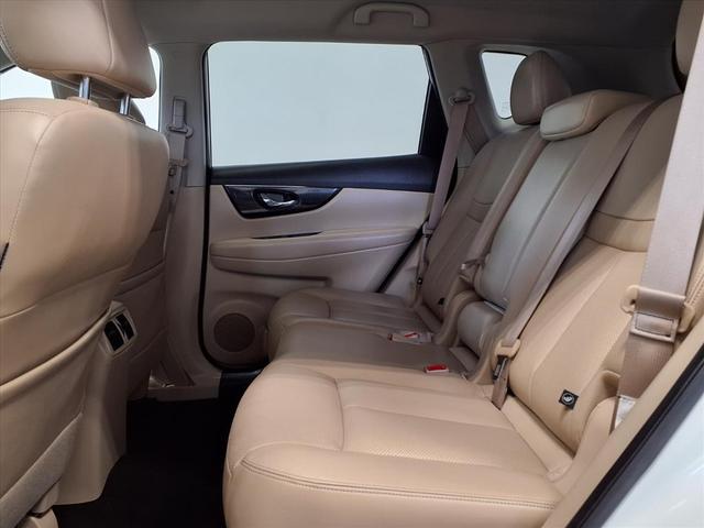 Photo of 2017 WHI Nissan Rogue