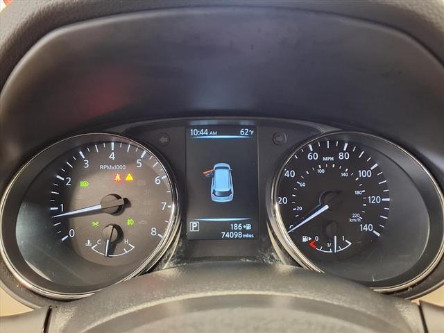 Photo of 2017 WHI Nissan Rogue