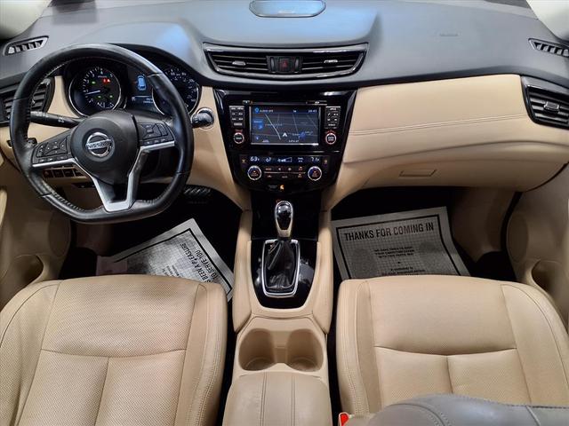 Photo of 2017 WHI Nissan Rogue
