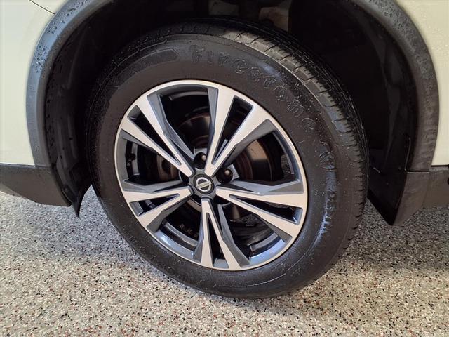 Photo of 2017 WHI Nissan Rogue