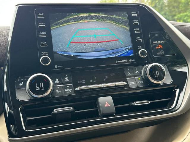 Photo of 2022 Midnight Black Metallic Toyota Highlander