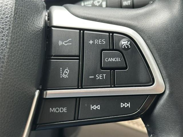 Photo of 2022 Midnight Black Metallic Toyota Highlander