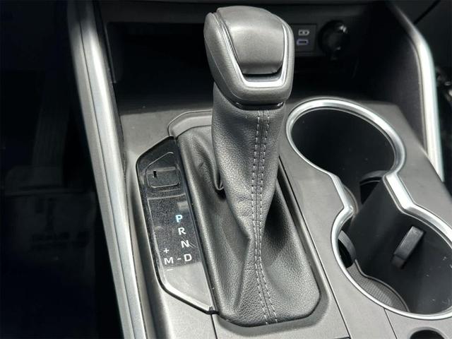 Photo of 2022 Wind Chill Pearl Toyota Highlander