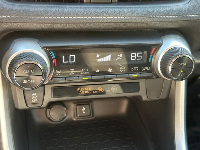 Photo of 2021 Super White Toyota RAV4 Hybrid