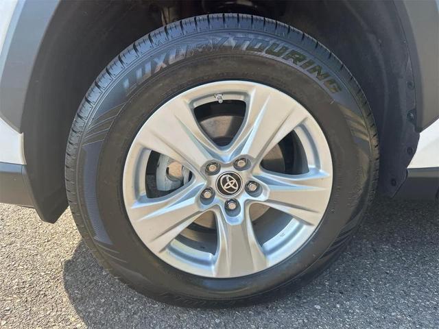 Photo of 2021 Super White Toyota RAV4 Hybrid