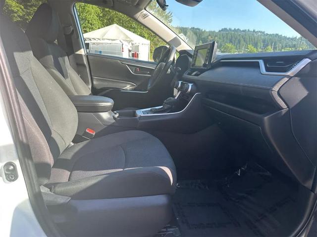 Photo of 2021 Super White Toyota RAV4 Hybrid