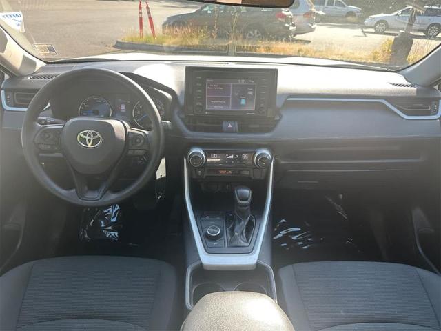 Photo of 2021 Super White Toyota RAV4 Hybrid