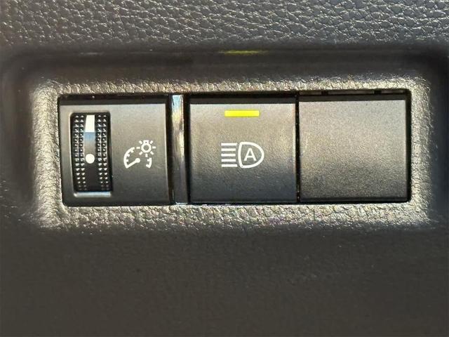 Photo of 2021 Super White Toyota RAV4 Hybrid