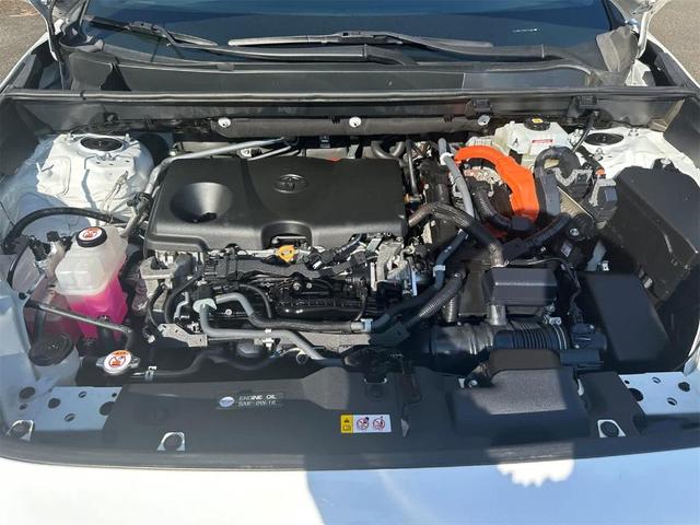 Photo of 2021 Super White Toyota RAV4 Hybrid
