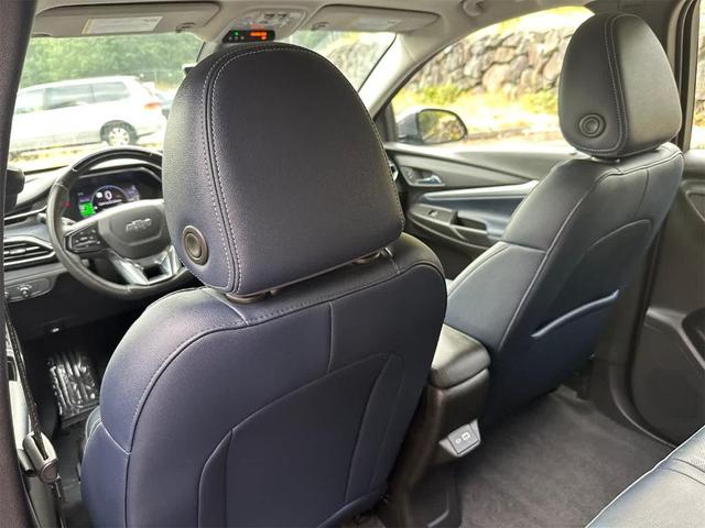 Photo of 2022 Gray Ghost Metallic Chevrolet Bolt EUV