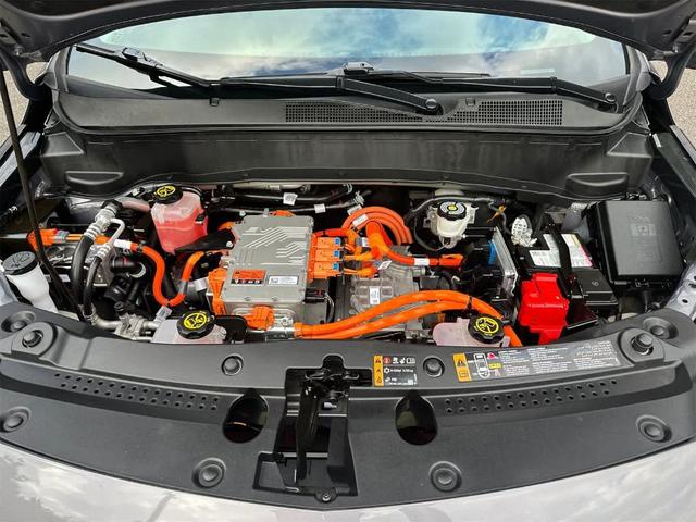 Photo of 2022 Gray Ghost Metallic Chevrolet Bolt EUV