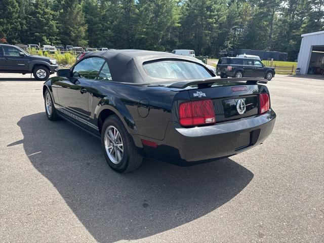 Photo of 2005 Black Ford Mustang
