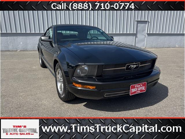 Photo of 2005 Black Ford Mustang