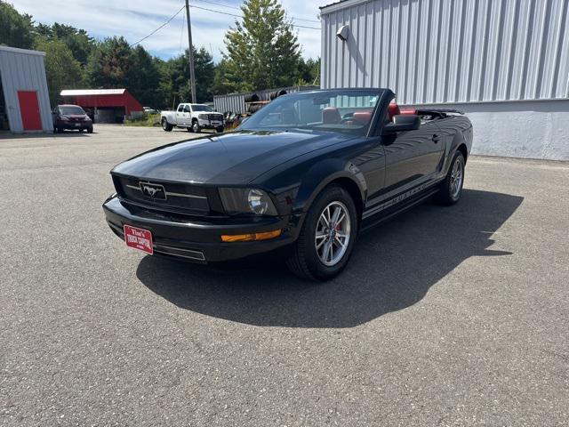 Photo of 2005 Black Ford Mustang
