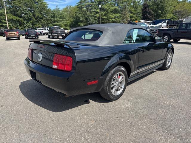 Photo of 2005 Black Ford Mustang