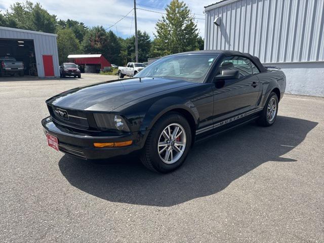Photo of 2005 Black Ford Mustang