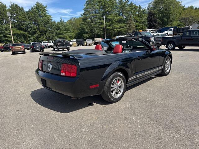 Photo of 2005 Black Ford Mustang