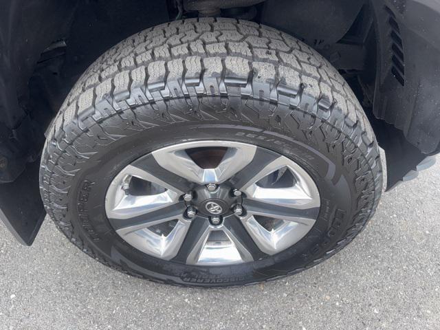 Photo of 2016 Black Toyota Tacoma