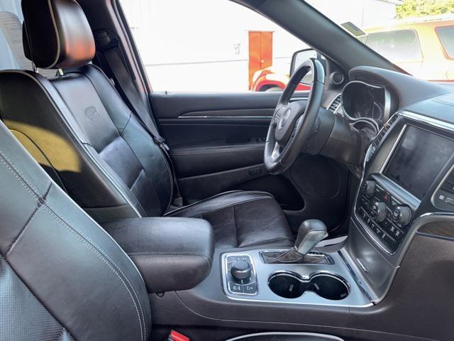 Photo of 2018 Bright White Clearcoat Jeep Grand Cherokee