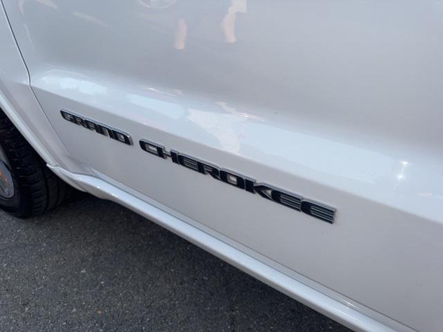 Photo of 2018 Bright White Clearcoat Jeep Grand Cherokee