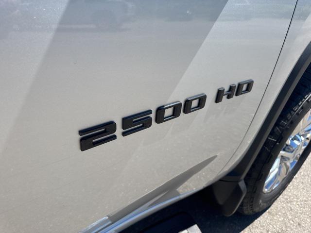 Photo of 2020 Silver Ice Metallic Chevrolet Silverado 2500