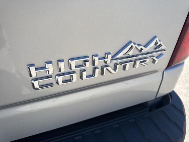 Photo of 2020 Silver Ice Metallic Chevrolet Silverado 2500
