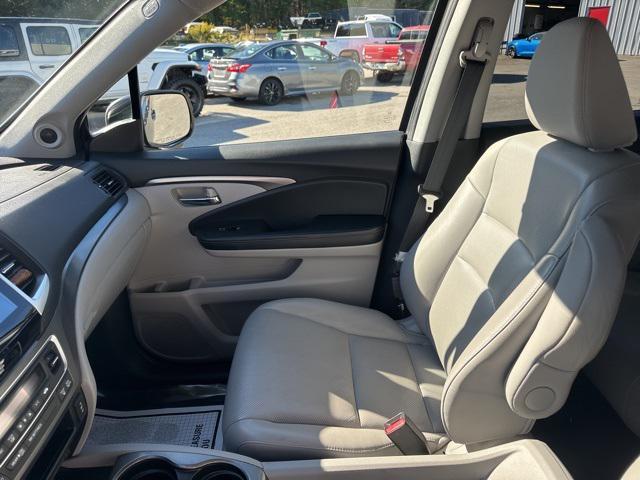 Photo of 2018 Gray Honda Ridgeline