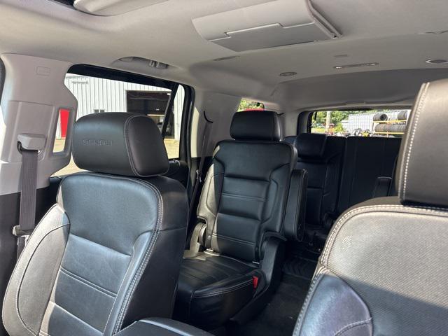 Photo of 2016 White Frost Tricoat GMC Yukon