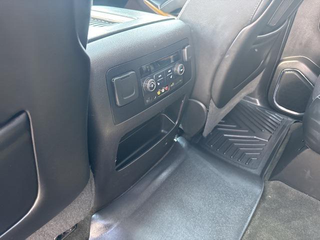 Photo of 2016 White Frost Tricoat GMC Yukon