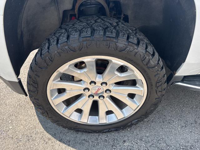 Photo of 2016 White Frost Tricoat GMC Yukon