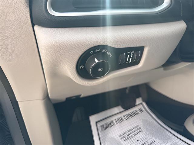 Photo of 2020 Billet Silver Metallic Clearcoat Chrysler Pacifica