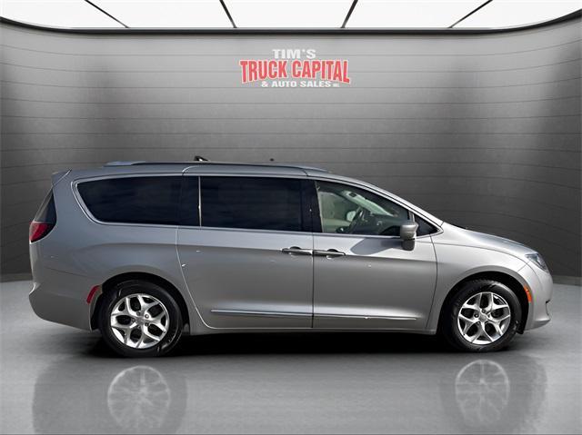 Photo of 2020 Billet Silver Metallic Clearcoat Chrysler Pacifica