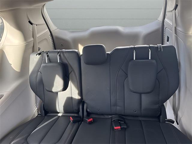 Photo of 2020 Billet Silver Metallic Clearcoat Chrysler Pacifica