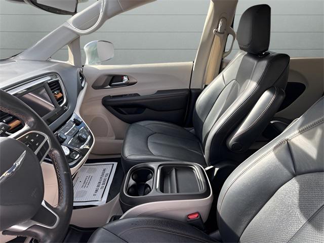 Photo of 2020 Billet Silver Metallic Clearcoat Chrysler Pacifica