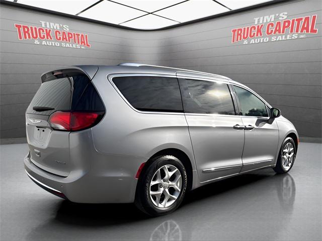 Photo of 2020 Billet Silver Metallic Clearcoat Chrysler Pacifica