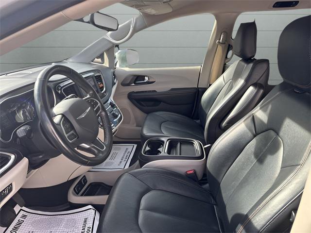 Photo of 2020 Billet Silver Metallic Clearcoat Chrysler Pacifica