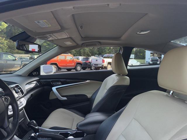 Photo of 2015 White Honda Accord