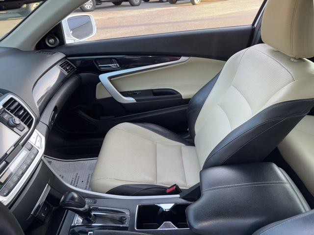 Photo of 2015 White Honda Accord