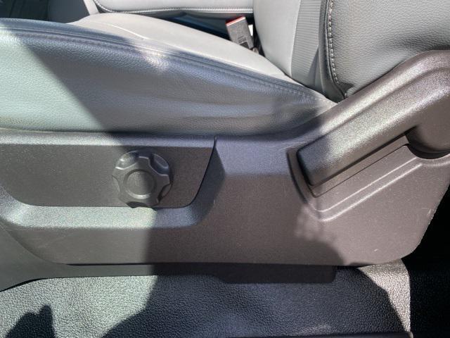Photo of 2015 Oxford White Ford F-250