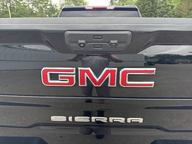 Photo of 2022 Onyx Black GMC Sierra 1500