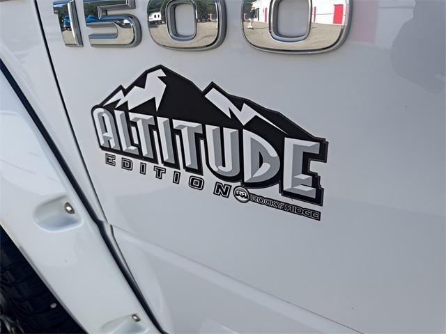 Photo of 2015 Bright White Clearcoat RAM 1500