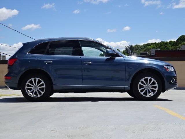 Photo of 2016 Blue Audi Q5
