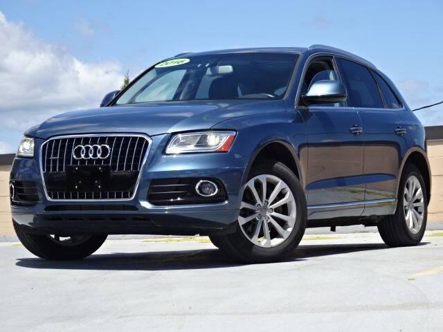 Photo of 2016 Blue Audi Q5