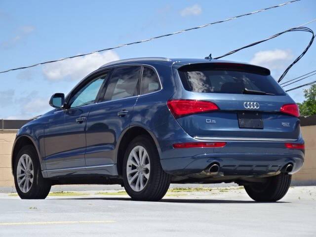 Photo of 2016 Blue Audi Q5
