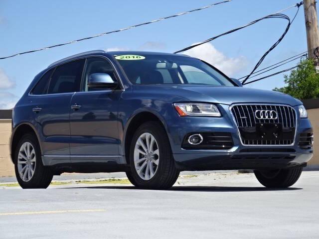 Photo of 2016 Blue Audi Q5